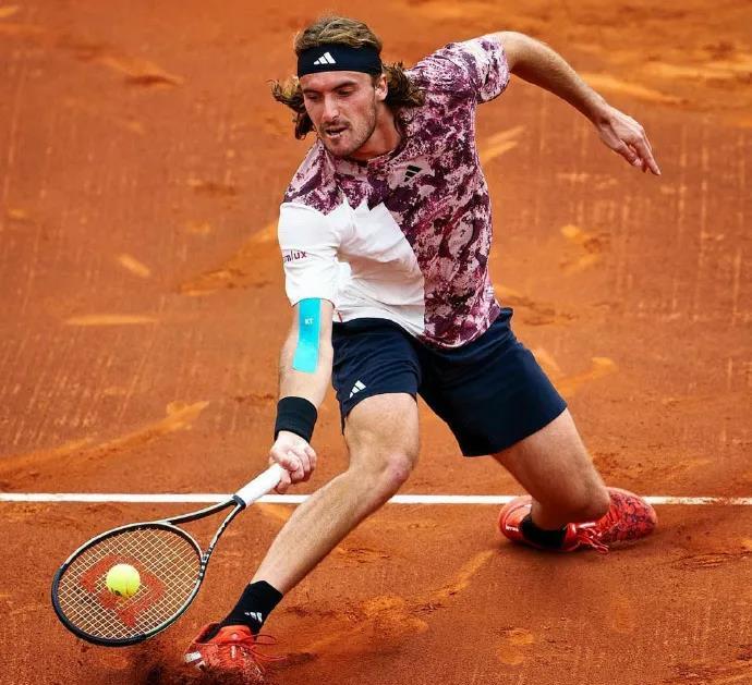 爱游戏在线-年终总决赛力克温网，西西帕斯状态火热