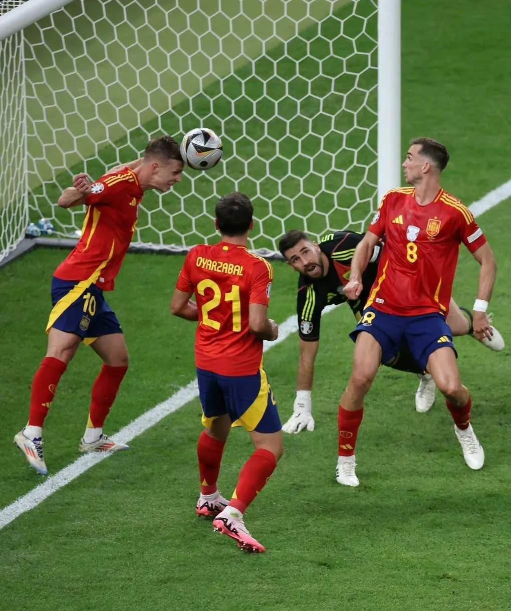 爱游戏官网-英格兰队鏖战葡萄牙队,林高远带队取胜